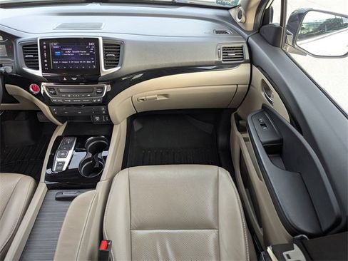 Used 2017 Honda Pilot Elite image 15