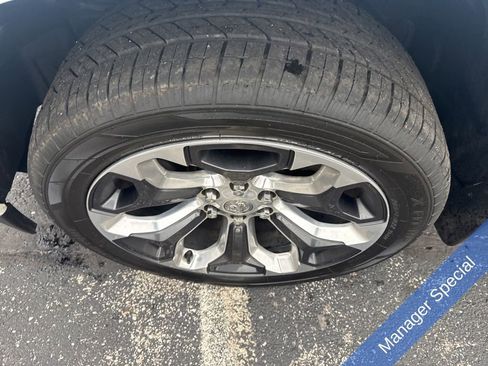 Used 2022 RAM 1500 Limited w/ Body-Colour Bumper Group image 9