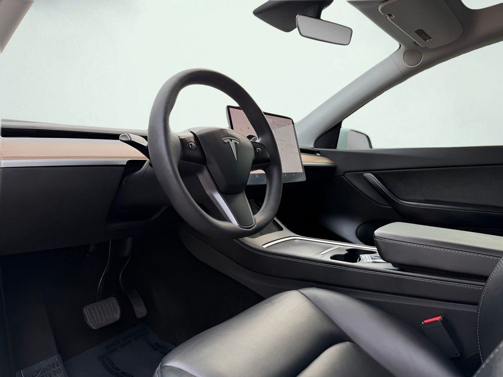 Used 2021 Tesla Model Y Long Range AWD/4WD image 2