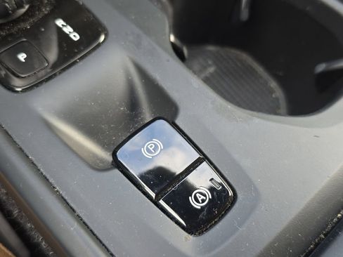 Used 2019 Volvo XC40 T5 Momentum image 29