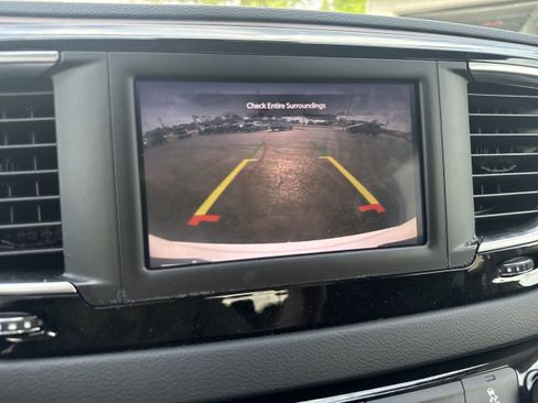 Used 2023 Chrysler Voyager LX image 18