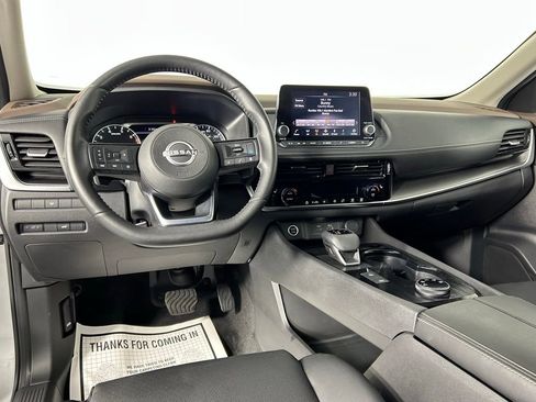 Used 2022 Nissan Rogue SV w/ SV Premium Package image 17