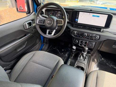 Used 2024 Jeep Wrangler Unlimited Sahara AWD/4WD image 40