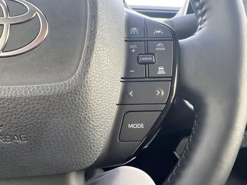 Used 2025 Toyota Prius XLE image 22