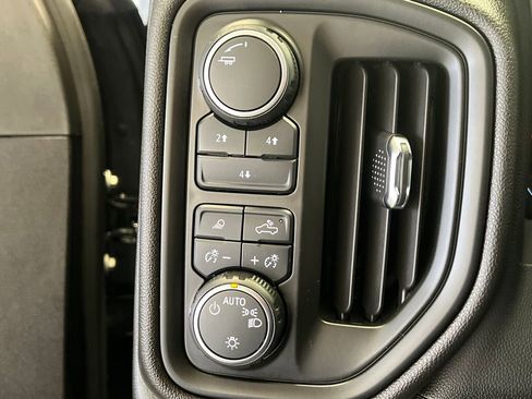 Used 2025 Chevrolet Silverado 2500 Custom w/ Custom Value Package image 33