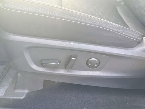 Used 2024 Nissan Pathfinder SV w/ SV Premium Package image 12