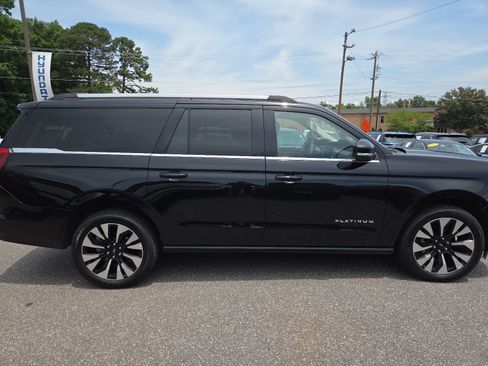 Used 2025 Ford Expedition Max Platinum w/ Driver's Package AWD/4WD image 6