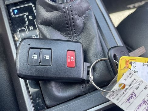 Used 2022 Nissan Sentra SV w/ SV Premium Package image 13