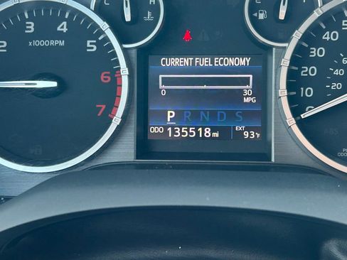 Used 2017 Toyota Tundra SR5 w/ SR5 Upgrade Package AWD/4WD image 36