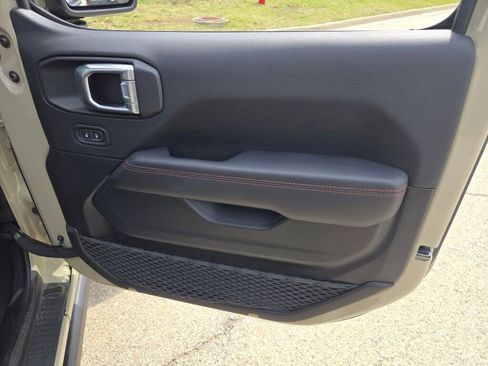 Used 2022 Jeep Wrangler Unlimited Rubicon w/ Steel Bumper Group image 6