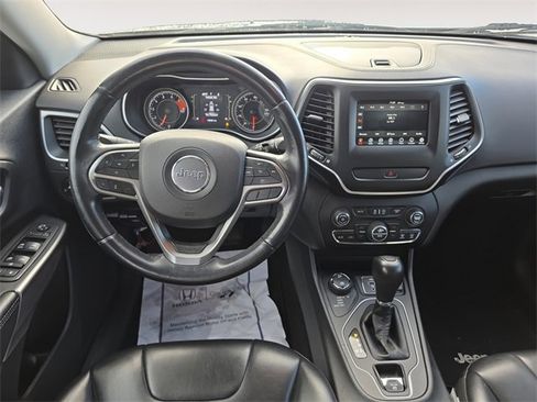 Used 2019 Jeep Cherokee Latitude Plus w/ Comfort/Convenience Group image 10