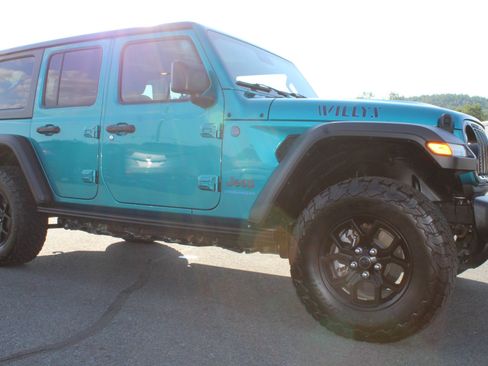 Used 2024 Jeep Wrangler Unlimited AWD/4WD image 12