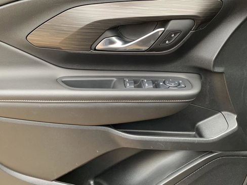 Used 2024 GMC Terrain SLE image 18