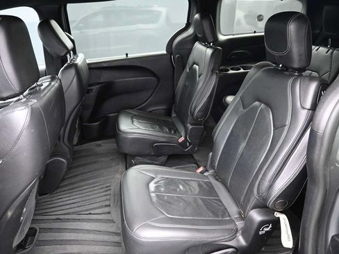 Used 2020 Chrysler Pacifica Touring-L w/ Advanced Safetytec Group AWD/4WD image 15