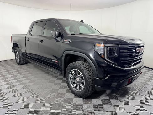 Used 2024 GMC Sierra 1500 AT4 w/ AT4 Premium Package AWD/4WD image 3