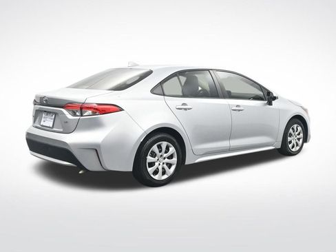 Used 2022 Toyota Corolla LE FWD image 6