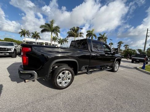 Used 2022 Chevrolet Silverado 2500 LTZ w/ LTZ Convenience Package RWD image 11