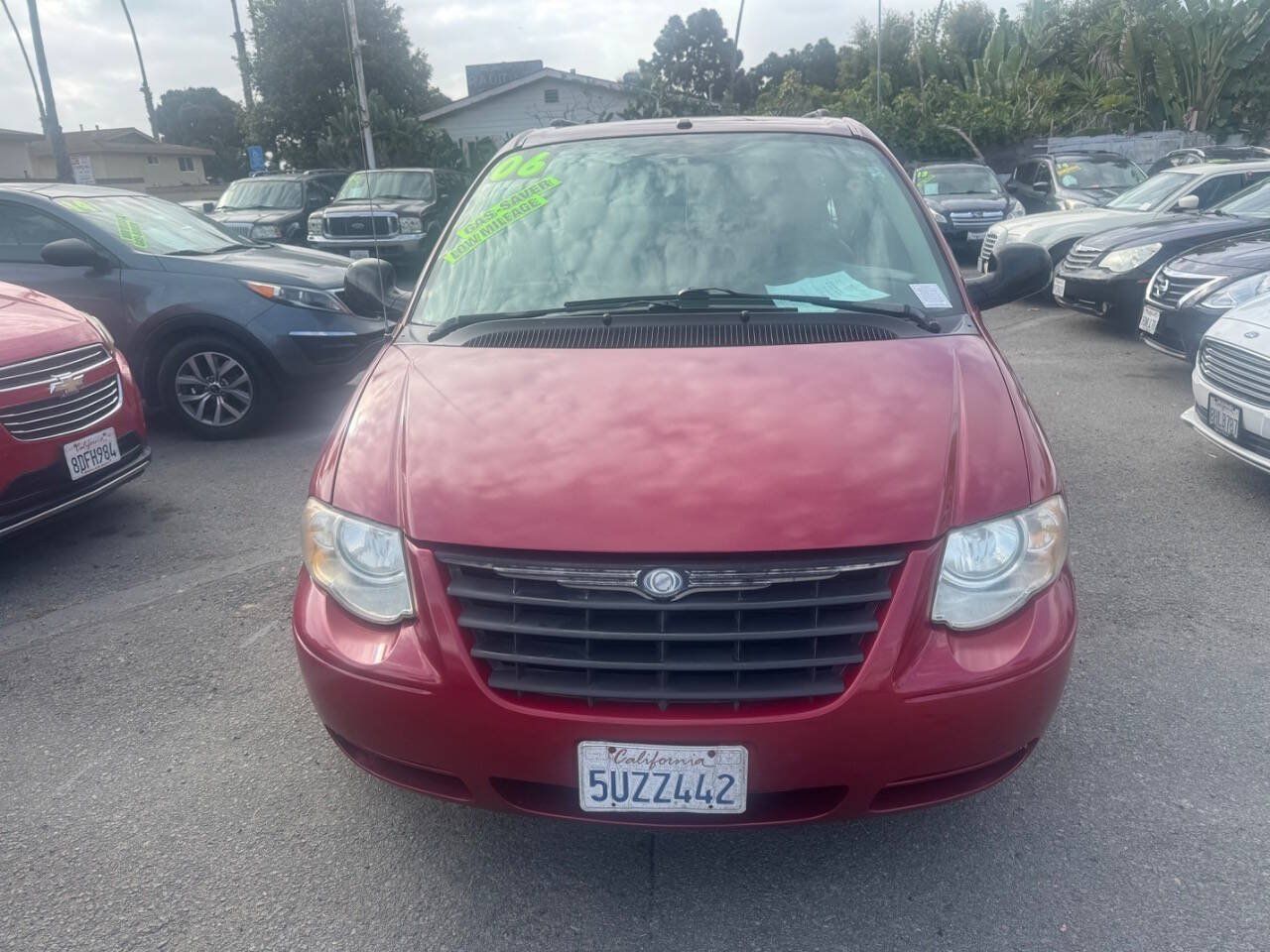 Used 2006 Chrysler Town & Country LX w/ Popular Equipment Group II FWD image 3