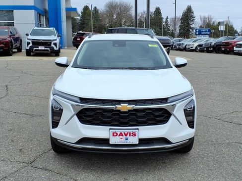 New 2026 Chevrolet Trax LT w/ LT Convenience Package FWD image 8