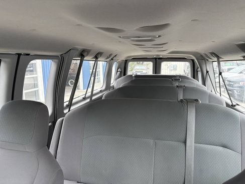 Used 2010 Ford E-350 and Econoline 350 XLT RWD image 10