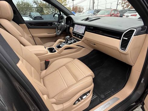 Used 2019 Porsche Cayenne image 12