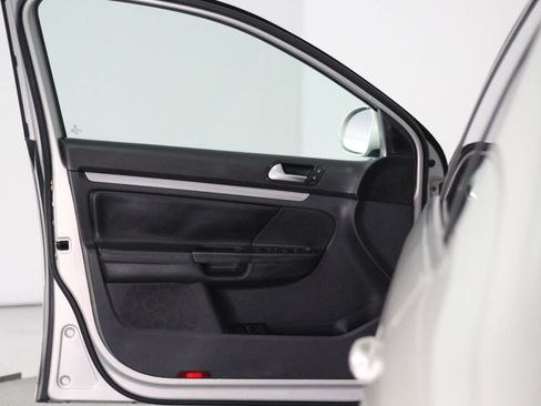 Used 2010 Volkswagen Jetta Limited Edition FWD image 32