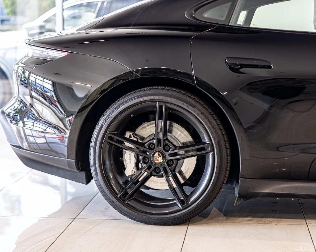 Used 2020 Porsche Taycan 4S w/ Premium Package AWD/4WD image 12