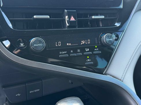 Used 2022 Toyota Camry SE w/ Convenience Package FWD image 16