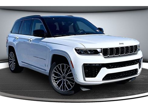 New 2026 Jeep Grand Cherokee Summit AWD/4WD image 2