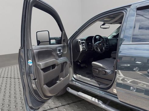 Used 2019 Chevrolet Silverado 1500 LT AWD/4WD image 23