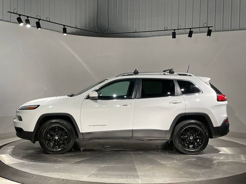 Used 2017 Jeep Cherokee Latitude w/ Cold Weather Group AWD/4WD image 14