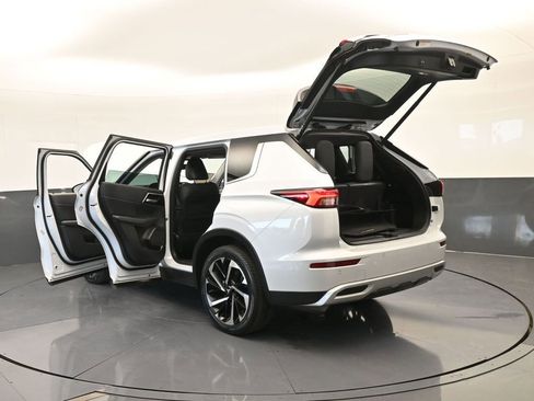 Used 2023 Mitsubishi Outlander SE image 84