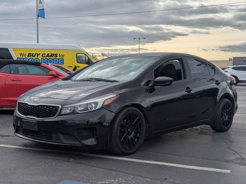 Used 2017 Kia Forte LX image 9