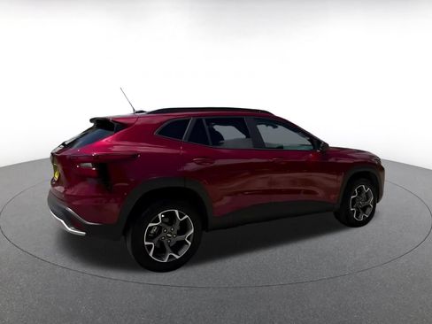 Used 2025 Chevrolet Trax LT w/ LT Convenience Package FWD image 14