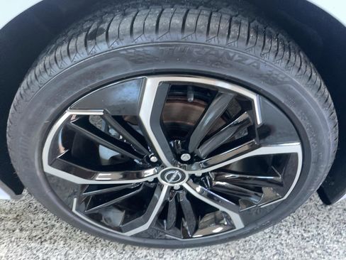 Used 2025 Nissan Altima 2.5 SR w/ SR Premium Package image 5