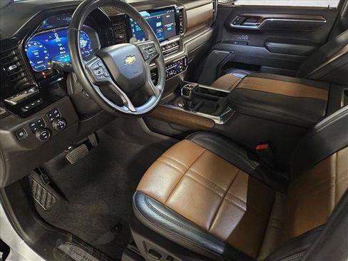 Used 2024 Chevrolet Silverado 1500 High Country w/ High Country Premium Package AWD/4WD image 10