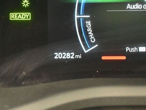 Used 2025 Toyota Camry SE w/ Multimedia Upgrade Package image 29