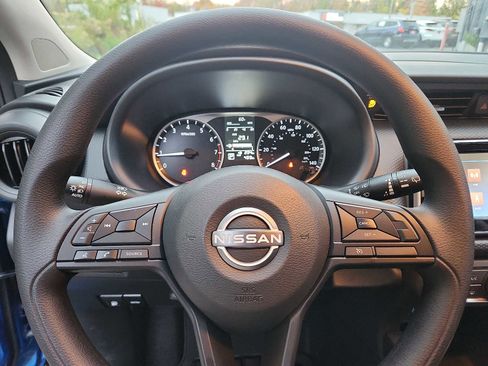 Certified 2025 Nissan Kicks Play S image 18