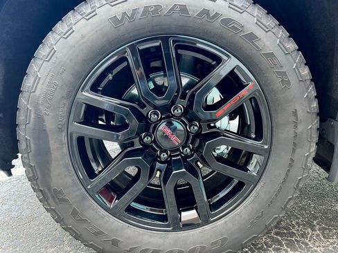 Used 2025 GMC Sierra 1500 Elevation w/ X31 Off-Road Package AWD/4WD image 21