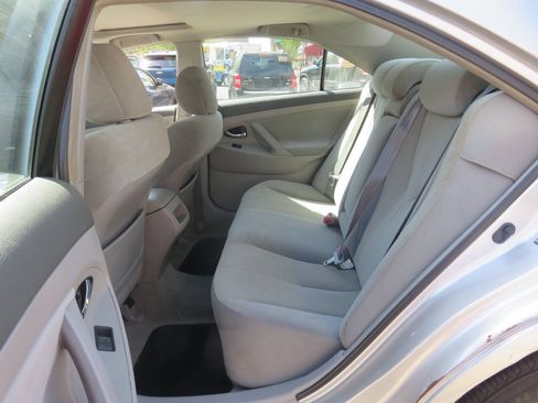 Used 2009 Toyota Camry LE FWD image 17