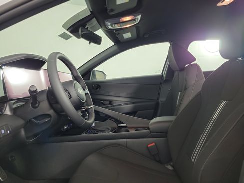 New 2025 Hyundai Elantra SEL image 25