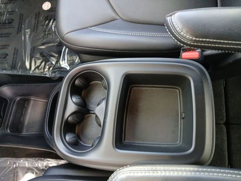 Used 2025 Chrysler Pacifica Select FWD image 22