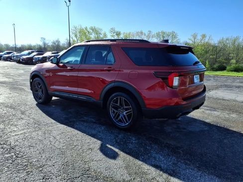 Used 2025 Ford Explorer ST-Line w/ ST-Line Street Pack AWD/4WD image 29