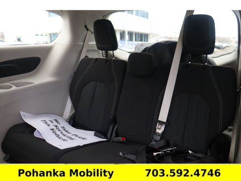 Used 2020 Chrysler Voyager L FWD image 27