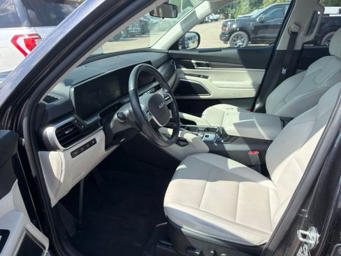 Used 2025 Kia Telluride S FWD image 15