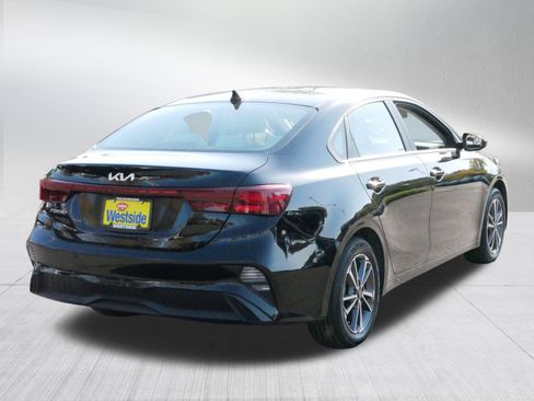 Used 2022 Kia Forte LXS image 6