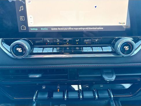 Used 2024 Chevrolet Colorado Z71 w/ Z71 Convenience Package 2 image 16