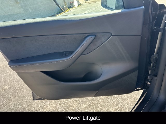 Used 2022 Tesla Model Y Long Range AWD/4WD image 17
