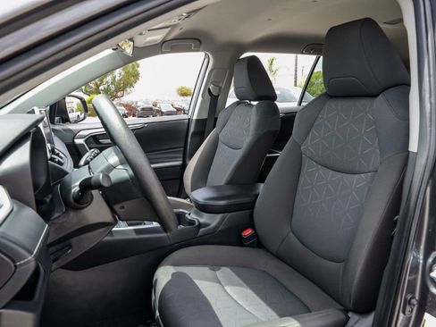 Used 2025 Toyota RAV4 XLE FWD image 18