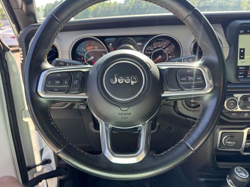 Used 2022 Jeep Gladiator Overland AWD/4WD image 3